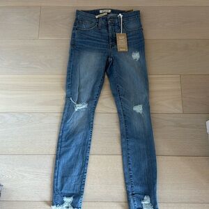 Madewell ‘9” High-Rise Skinny Jeans in Ontario Wash: Distressed-Hem Edition’ 25